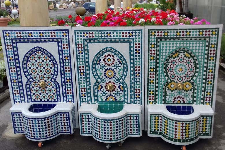 Fuentes decoradas con mosaicos