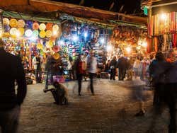 Zoco de Marrakech por la noche